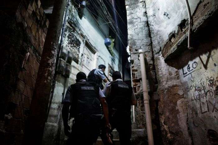 Рішення проблеми з насильством і наркотиками в нетрях Ріо-де-Жанейро (22 фото)