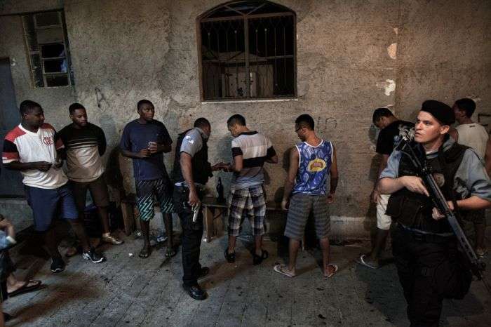 Рішення проблеми з насильством і наркотиками в нетрях Ріо-де-Жанейро (22 фото)