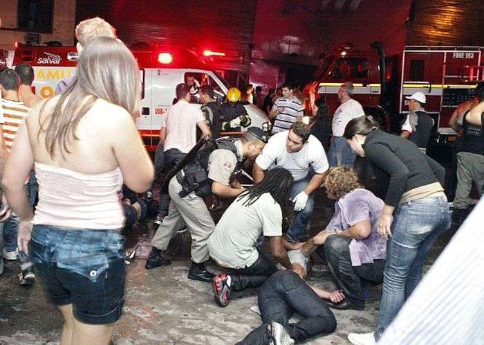 Пожежа в нічному клубі Бразилії забрав життя 245 осіб (13 фото + відео)