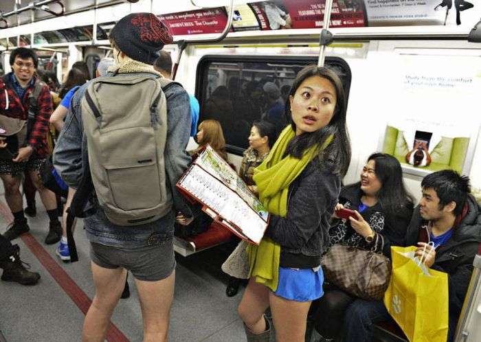 Поїздка на метро в нижній білизні (30 фото)