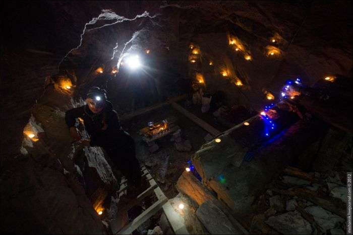 Новий Рік в покинутій шахті (35 фото)