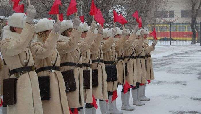 Регулировщицы в унікальній військовій формі вийдуть на вулиці Волгограда (5 фото + відео)