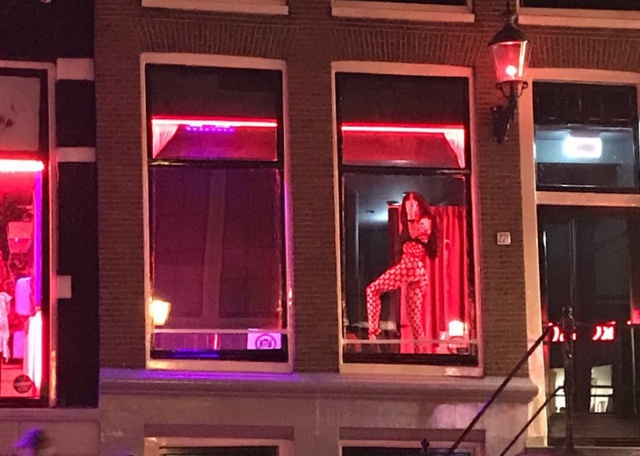 Мэр Амстердама собирается реформировать квартал Красных фонарей Всячина