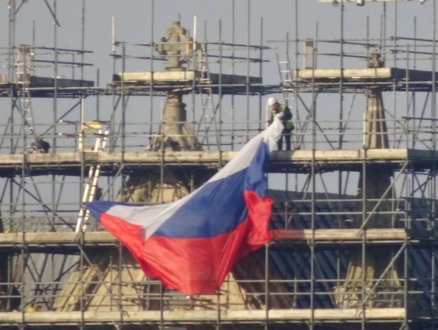 На соборе в Солсбери появился российский флаг. МиР