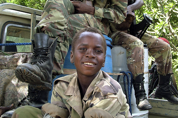 Как выглядят современные дети-солдаты Дети