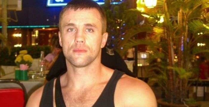 Суїцид пятьма ударами ножа прямо в серце (3 фото)