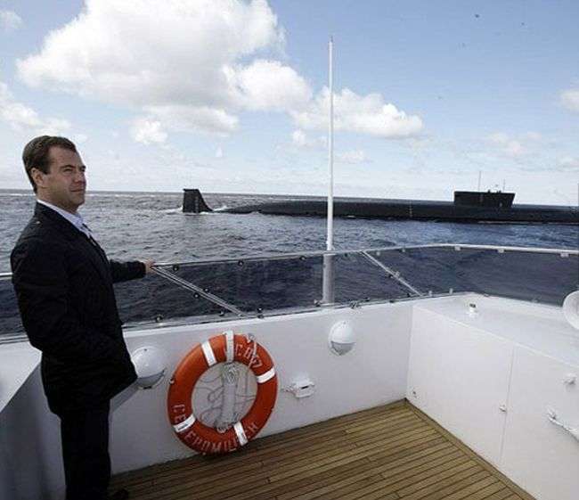 Унікальний російський підводний крейсер К-535 Юрій Долгорукий (7 фото)