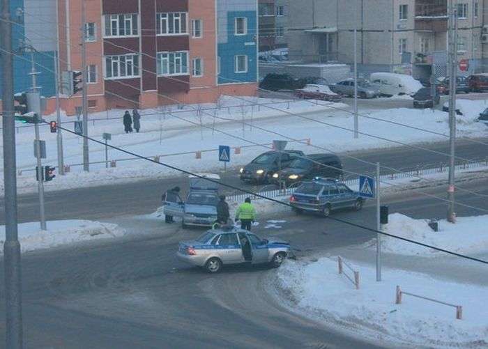 Аварія двох поліцейських автомобілів (2 фото)