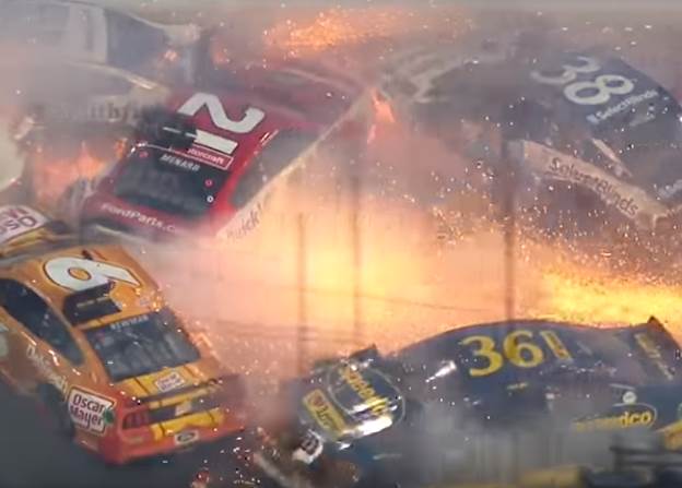 Жуткая авария на гонке NASCAR Дайтона 500 последние дтп фото, видео